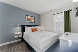 Lake View Balcony 2BR, 3002 10th Floor (Deluxe)