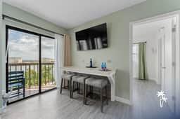 Lake View Balcony 2BR, 3002 10th Floor (Deluxe)