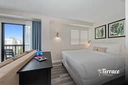 TerraceOn9 Pearl, 3906 (Signature)