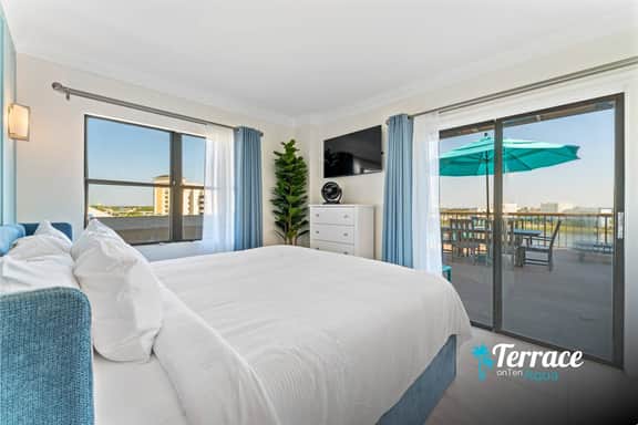 TerraceOnTen Aqua Penthouse, 2003 (Signature)