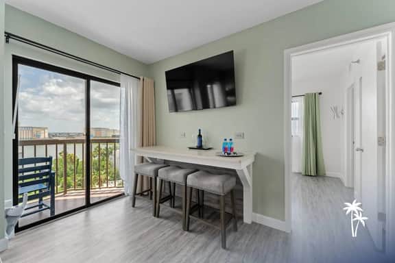 Lake View Balcony 2BR, 3002 10th Floor (Deluxe)